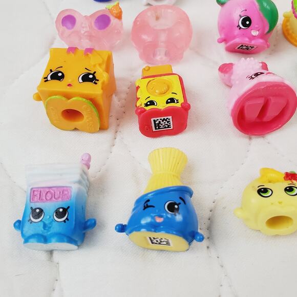 Shopkins - Lot of 29 Assorted Figures Kid's Toys Small Collectible Birthday Fun - Picture 2 of 9